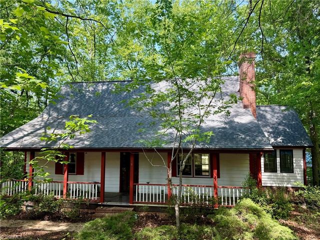 169 Tanglewood Drive, Mount Airy, NC 27030
