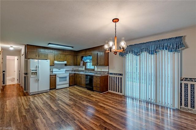 169 Tanglewood Drive, Mount Airy, NC 27030