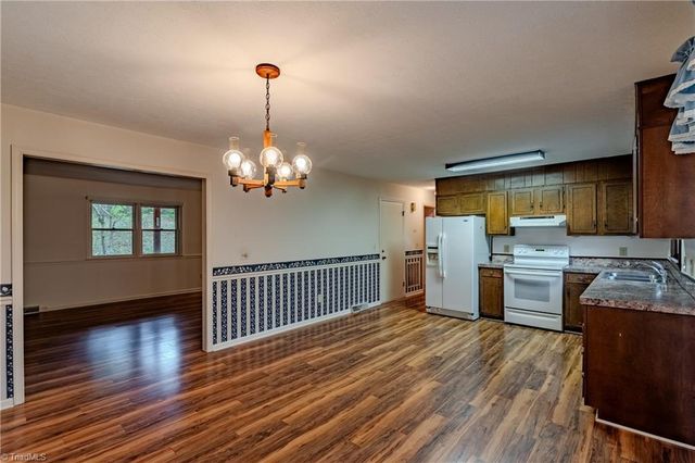 169 Tanglewood Drive, Mount Airy, NC 27030