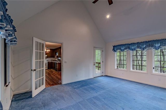 169 Tanglewood Drive, Mount Airy, NC 27030