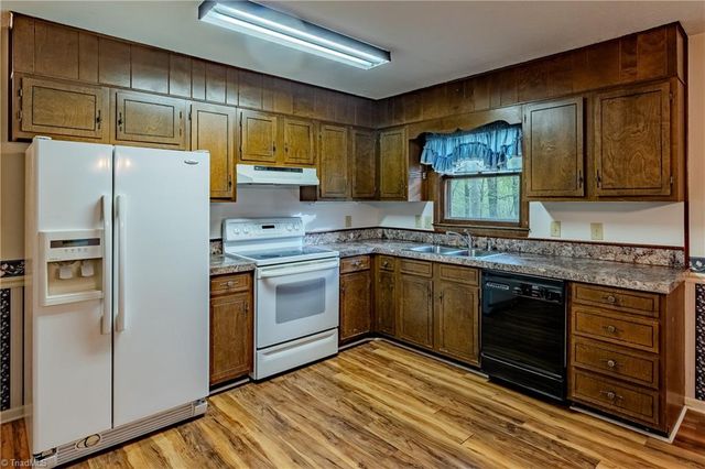 169 Tanglewood Drive, Mount Airy, NC 27030