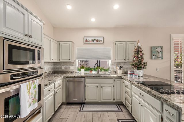 25236 S FLAME TREE Drive, Sun Lakes, AZ 85248