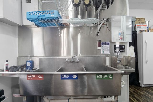 1136 Highway 87, Crystal Beach, TX 77650