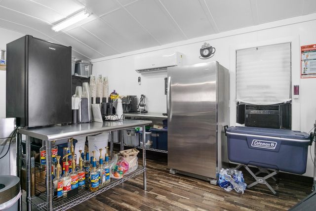 1136 Highway 87, Crystal Beach, TX 77650