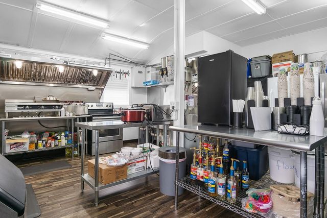 1136 Highway 87, Crystal Beach, TX 77650