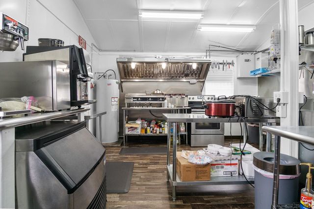 1136 Highway 87, Crystal Beach, TX 77650