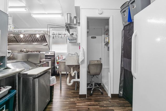 1136 Highway 87, Crystal Beach, TX 77650