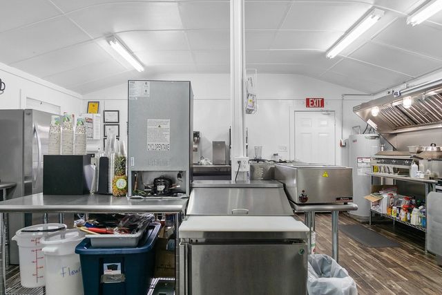 1136 Highway 87, Crystal Beach, TX 77650