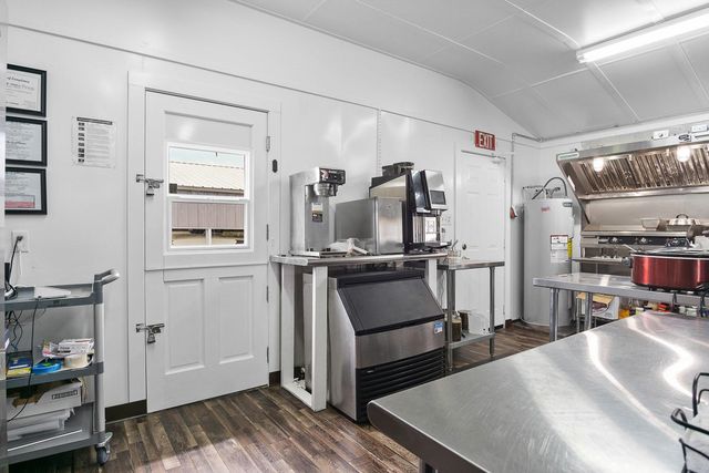 1136 Highway 87, Crystal Beach, TX 77650