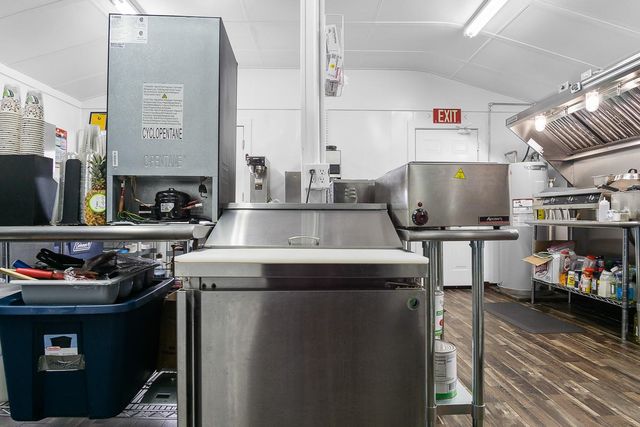 1136 Highway 87, Crystal Beach, TX 77650