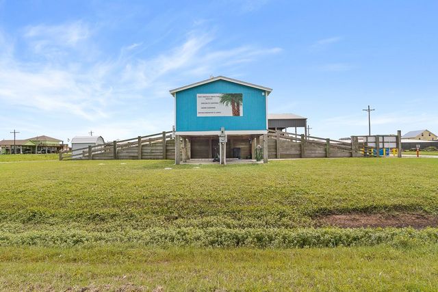 1136 Highway 87, Crystal Beach, TX 77650
