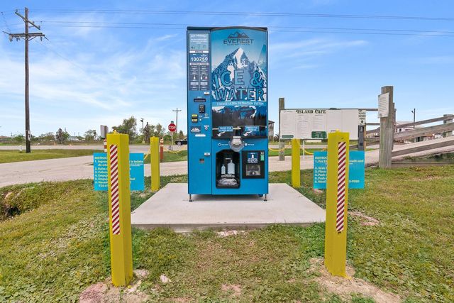 1136 Highway 87, Crystal Beach, TX 77650