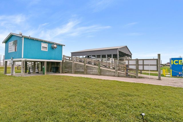 1136 Highway 87, Crystal Beach, TX 77650