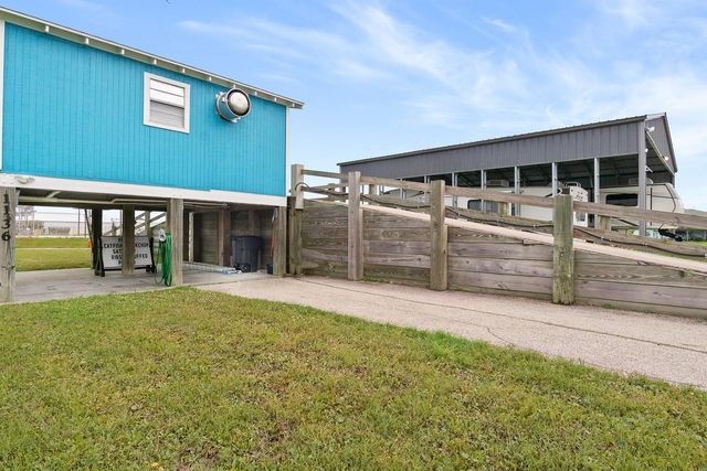 1136 Highway 87, Crystal Beach, TX 77650