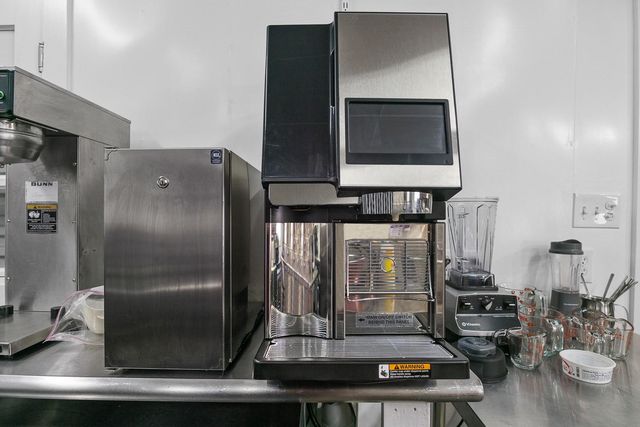 1136 Highway 87, Crystal Beach, TX 77650