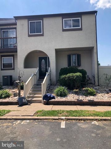 208 BRADLEY CT, Southampton, PA 18966