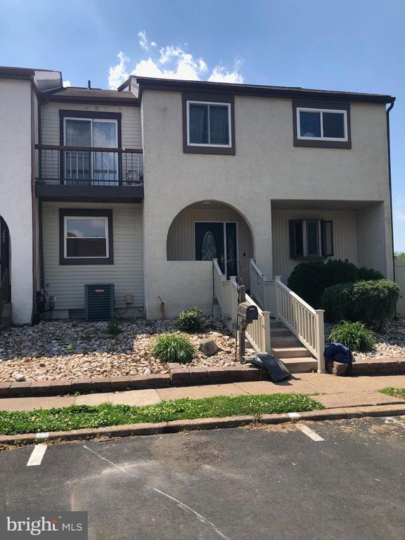 208 BRADLEY CT, Southampton, PA 18966