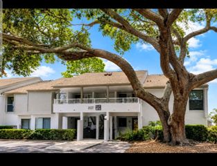 2117 LAKEWOOD CLUB DRIVE S O, St Petersburg, FL 33712