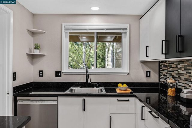 2617 Oak Rd C, Walnut Creek, CA 94597