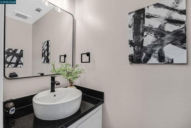 2617 Oak Rd C, Walnut Creek, CA 94597