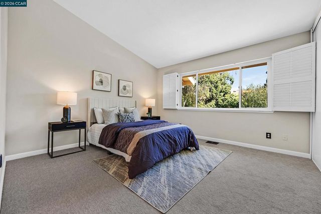 2617 Oak Rd C, Walnut Creek, CA 94597