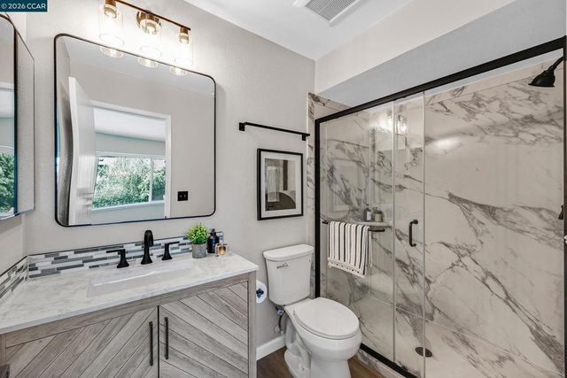 2617 Oak Rd C, Walnut Creek, CA 94597