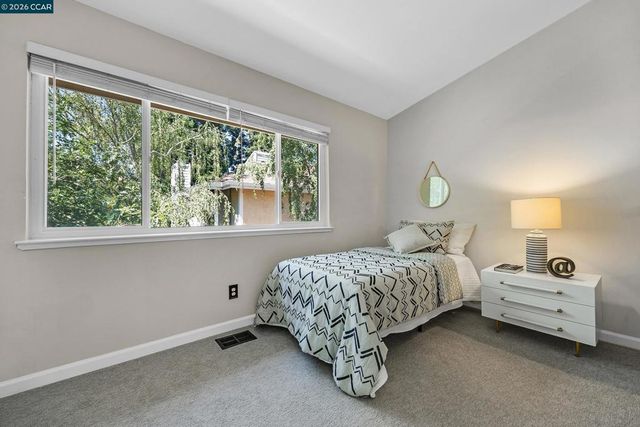 2617 Oak Rd C, Walnut Creek, CA 94597