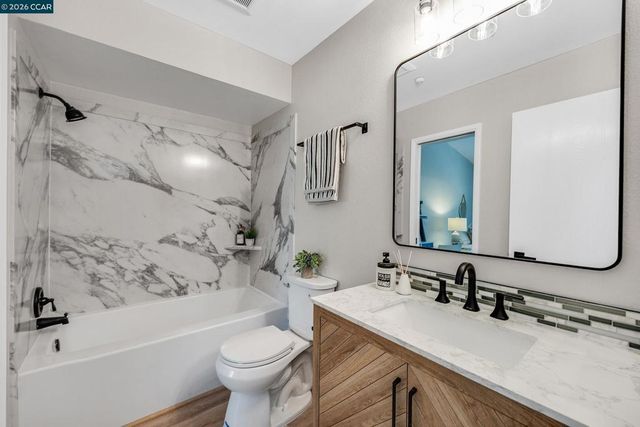 2617 Oak Rd C, Walnut Creek, CA 94597