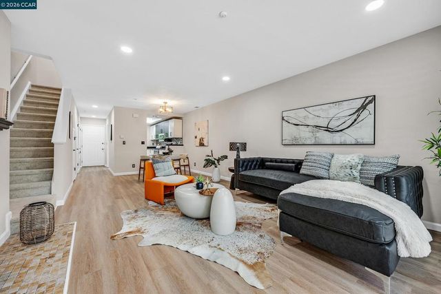 2617 Oak Rd C, Walnut Creek, CA 94597