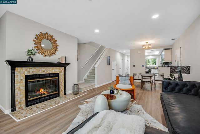 2617 Oak Rd C, Walnut Creek, CA 94597