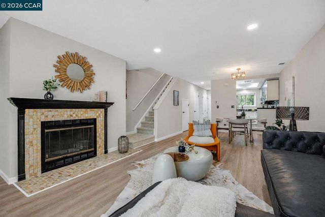 2617 Oak Rd C, Walnut Creek, CA 94597