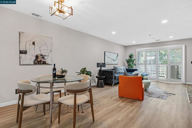 2617 Oak Rd C, Walnut Creek, CA 94597