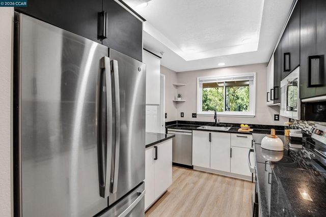 2617 Oak Rd C, Walnut Creek, CA 94597