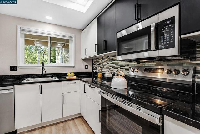 2617 Oak Rd C, Walnut Creek, CA 94597