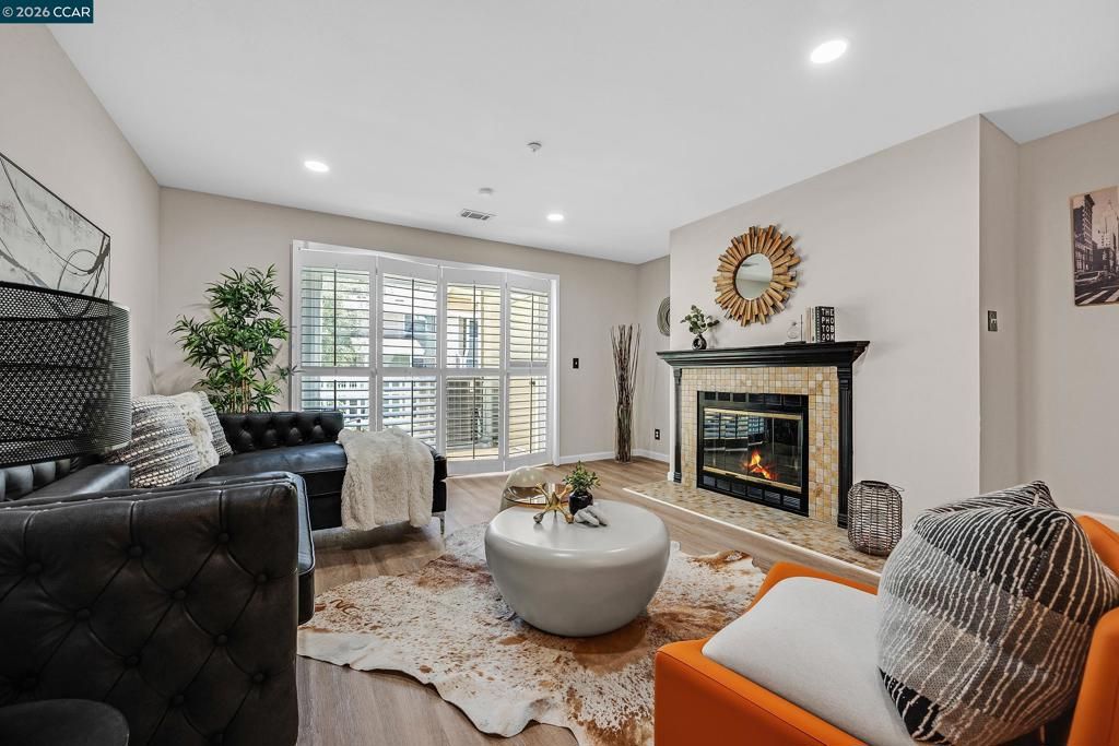 2617 Oak Rd C, Walnut Creek, CA 94597