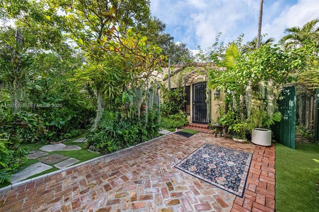 37 NE 44th St, Miami, FL 33137