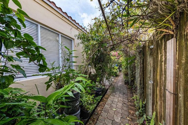 37 NE 44th St, Miami, FL 33137