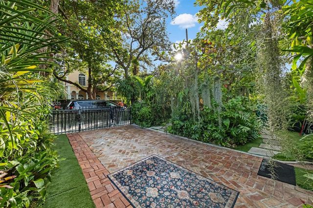 37 NE 44th St, Miami, FL 33137