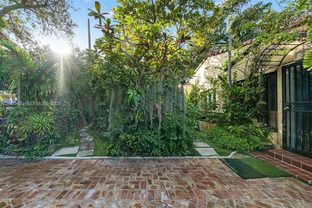 37 NE 44th St, Miami, FL 33137