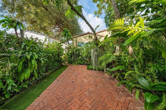 37 NE 44th St, Miami, FL 33137