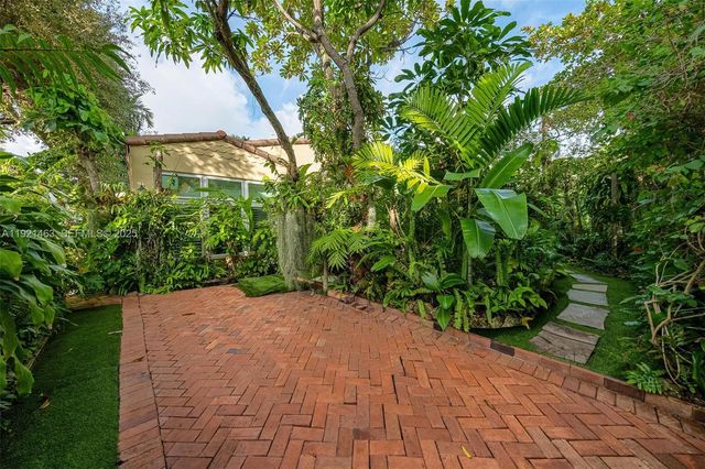 37 NE 44th St, Miami, FL 33137