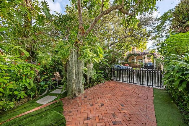 37 NE 44th St, Miami, FL 33137