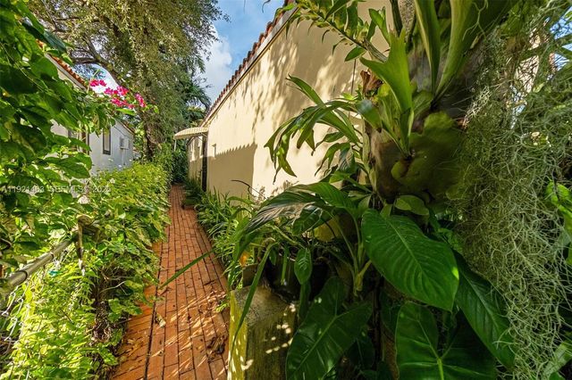 37 NE 44th St, Miami, FL 33137