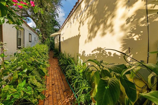 37 NE 44th St, Miami, FL 33137