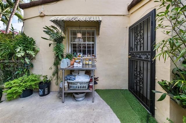 37 NE 44th St, Miami, FL 33137