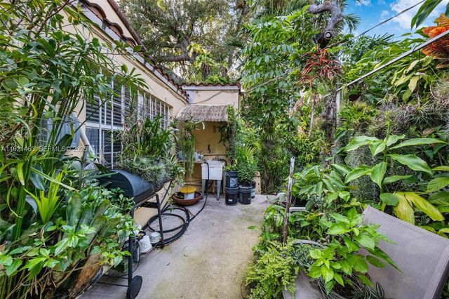 37 NE 44th St, Miami, FL 33137