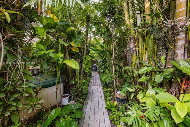 37 NE 44th St, Miami, FL 33137