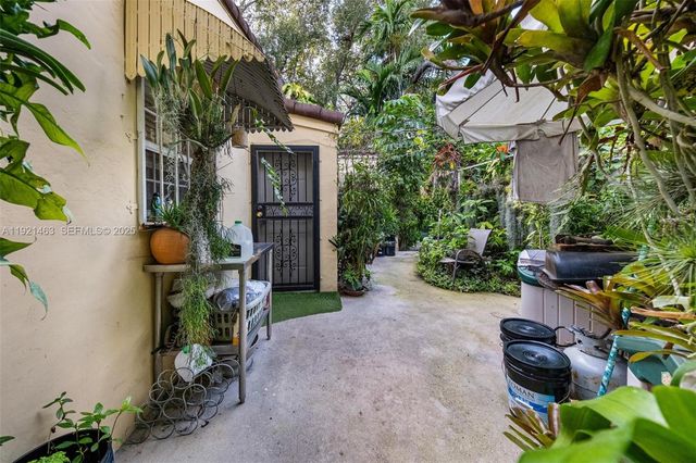 37 NE 44th St, Miami, FL 33137