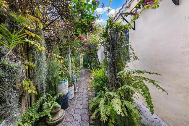 37 NE 44th St, Miami, FL 33137