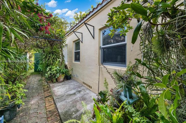 37 NE 44th St, Miami, FL 33137